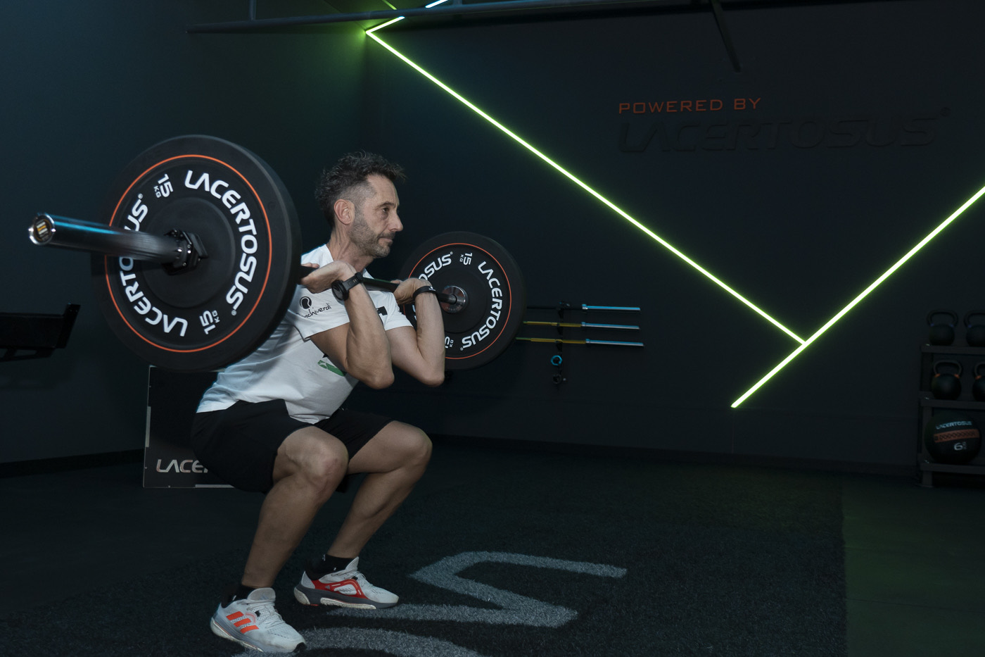 Allenamento con bilanciere e dischi Lacertosus nella Functional Area