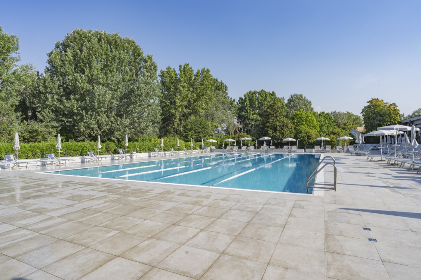 Piscina esterna di Ronchiverdi